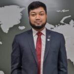 হোম ইন্টেরিয়র ডিজাইন সম্পন্ন হওয়ার পর সন্তুষ্ট ক্লায়েন্টের ছবি